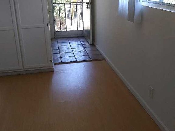 4th image of 14301 Addison St #A