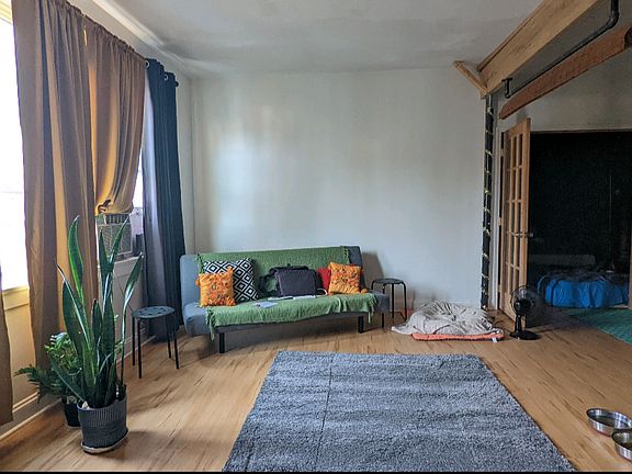 3rd image of 3307 S Lituanica Ave #1R