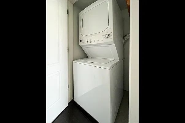 Rented by Coldwell Banker Warburg | media 14
