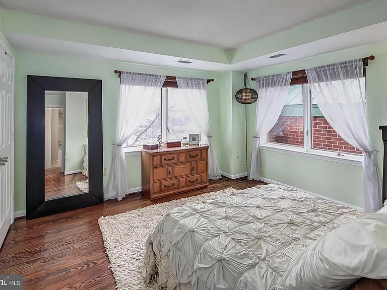 545 E Braddock Rd #101 — Photo 37