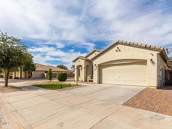 3rd image of 17440 W Elaine Dr