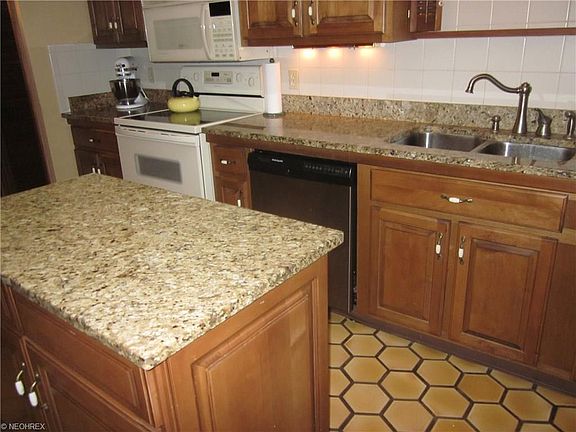 3rd image of 6414 Huntington Dr