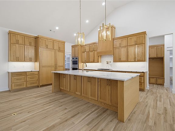 3rd image of 12412 Wildwood Dr