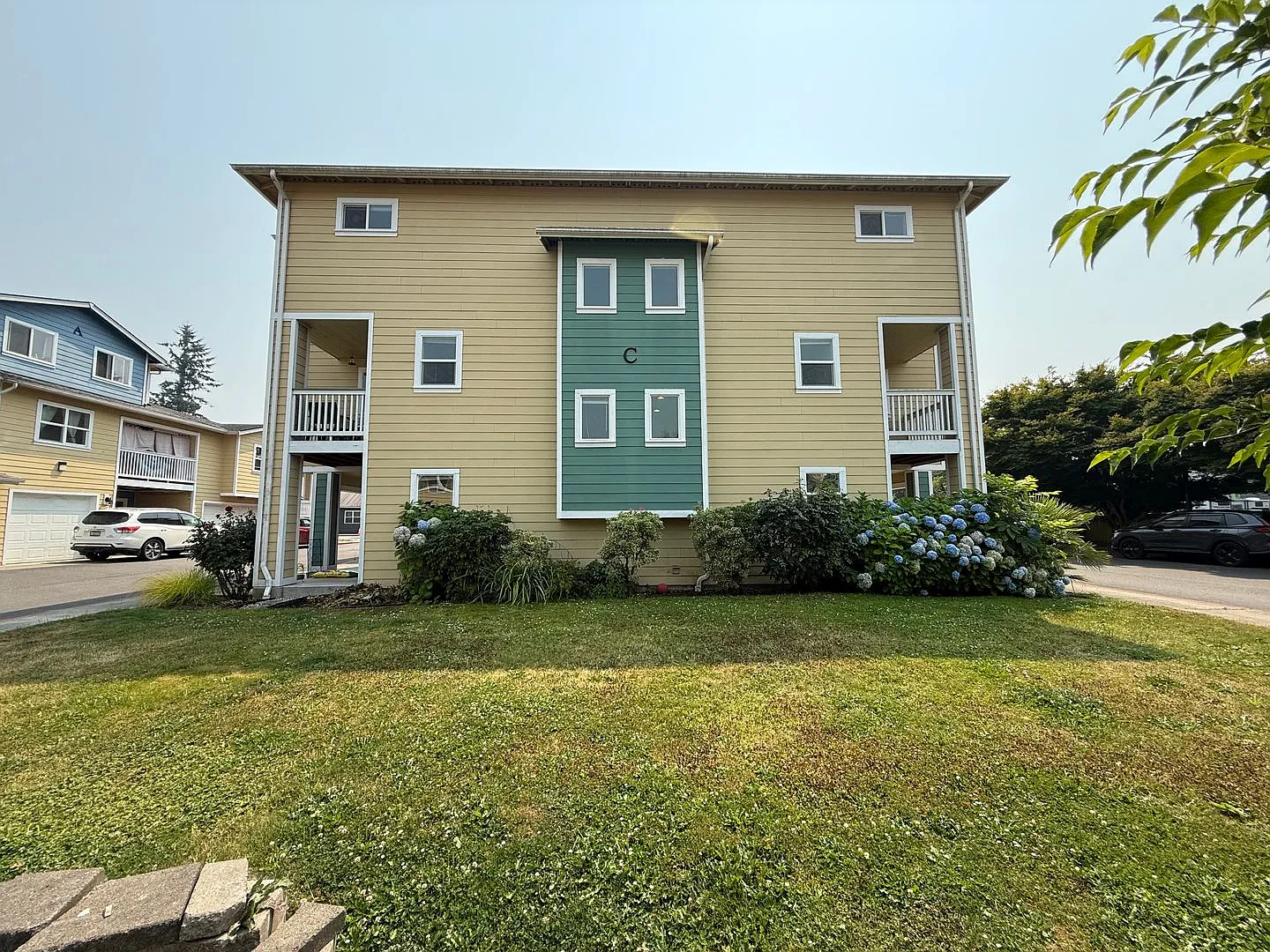 Beautifully Updated 3 Bed, 2.5 Bath Townhome in Monroe — Photo 2