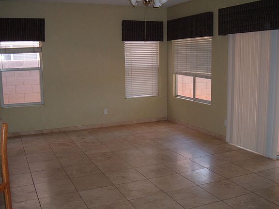 2nd image of 953 W Tremaine Ave