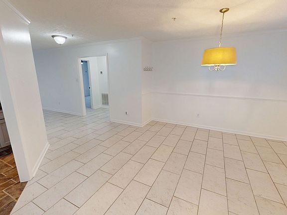 2nd image of 330 Bubble Creek Ct Unit 4