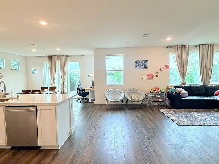 5338 Frisanco Way — Photo 8