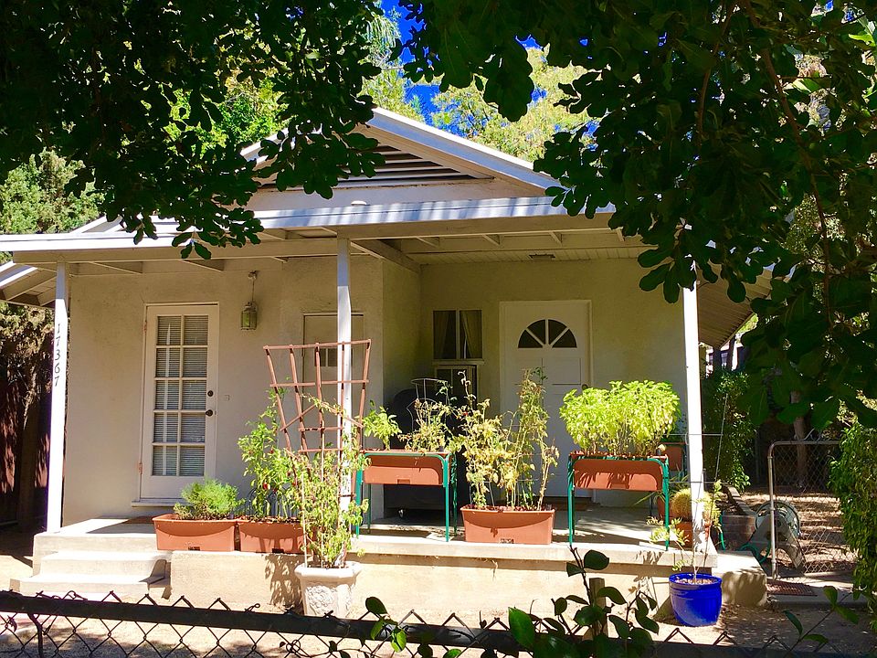 Guest house -front