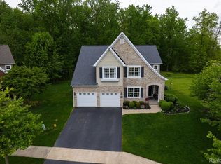 10326 Edgewood Ct, Grand Blanc, MI 48439
