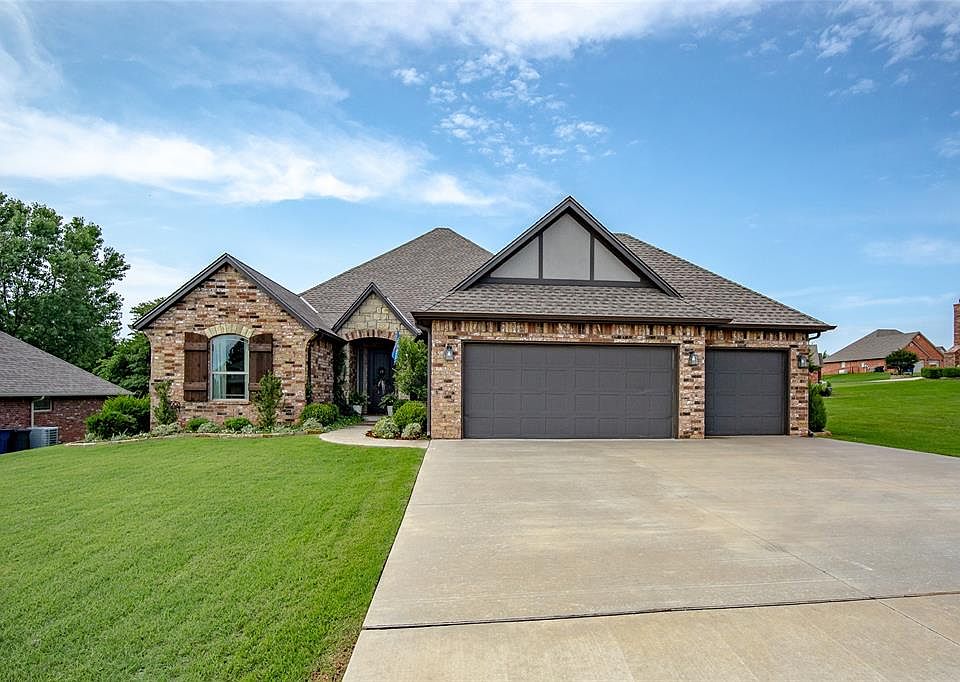 1st image of 2708 Eagle Lake Dr