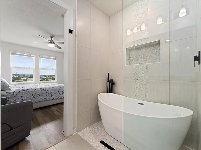 697 Stoney Point Cir — Photo 12