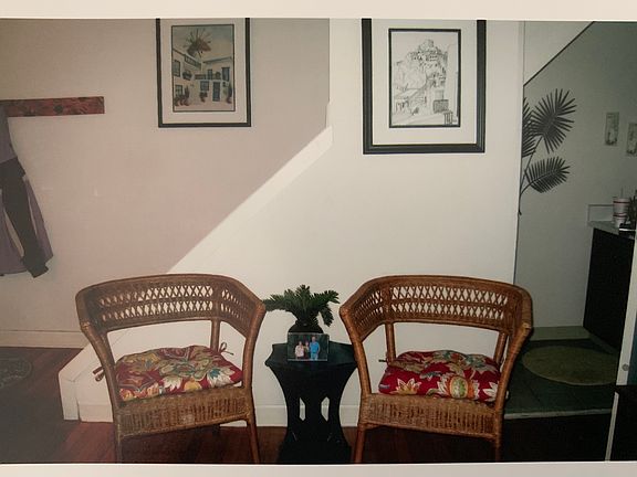 Powder room entrance