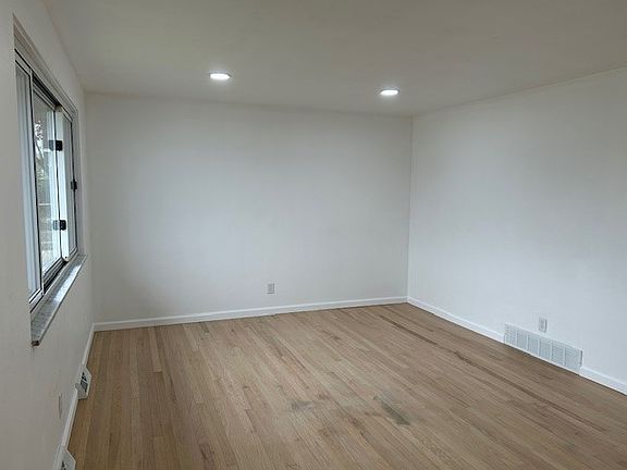 3rd image of 436 Esther Ave