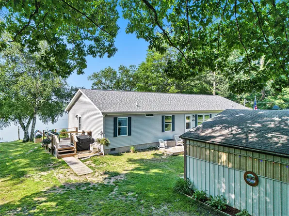 3719 N Shore Dr, Sears, MI 49679