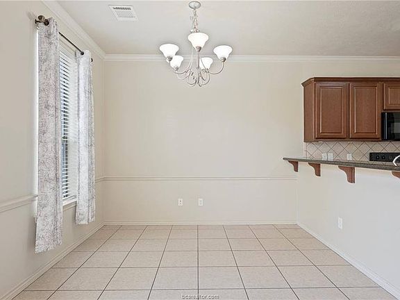 3rd image of 163 Forest Dr