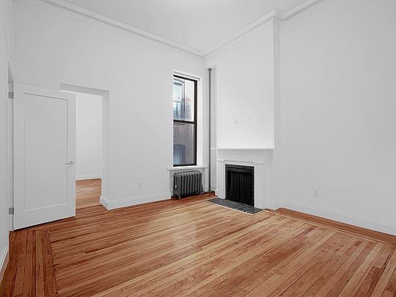 3rd image of 213 W 13th St APT 1C