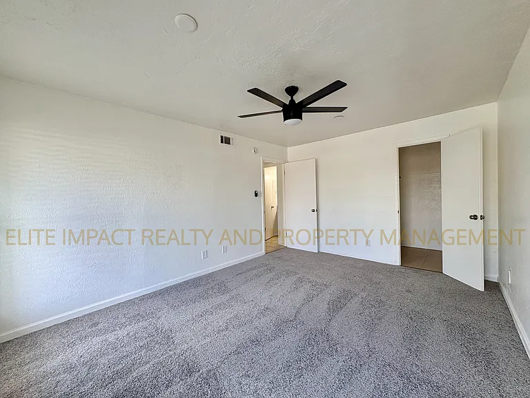 1620 N Wilmot Rd — Photo 16