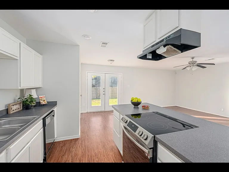 806 Rolling Ridge Dr — Photo 6