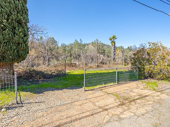 2nd image of 13882 Lake Blvd