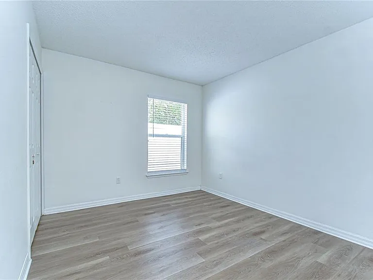 18303 Elmhurst Ln — Photo 28