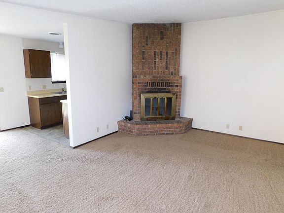 4th image of 1418 E Beloit Ave