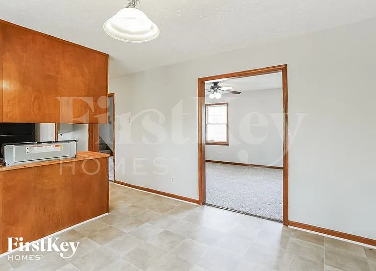 240 Summerwood Ln — Photo 5