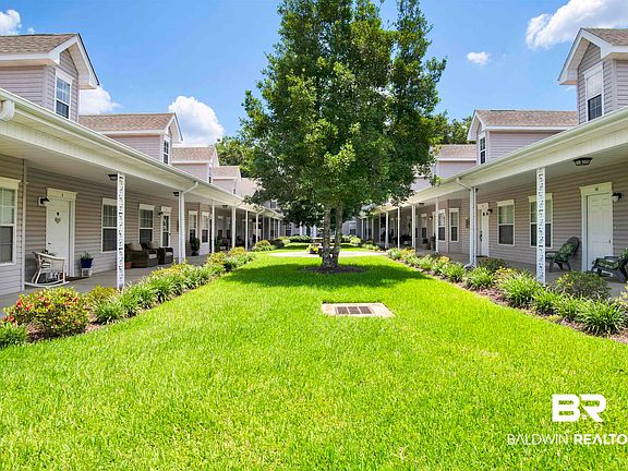 3rd image of 102 Courthouse Dr APT 4