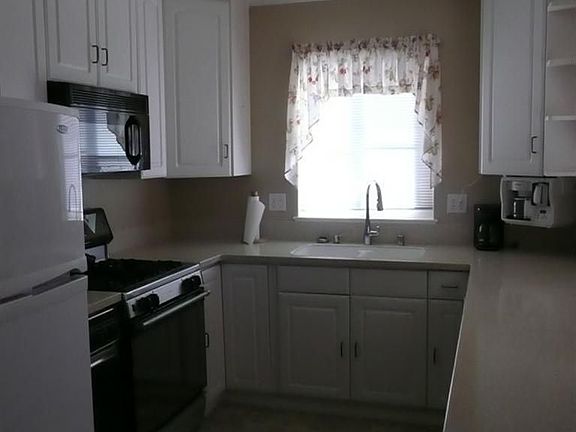 3rd image of 117 Fairoaks Dr