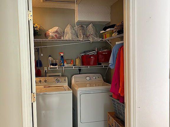 5th image of 115 Oak Place Cir