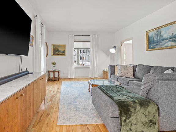 5th image of 822 7th Ave N