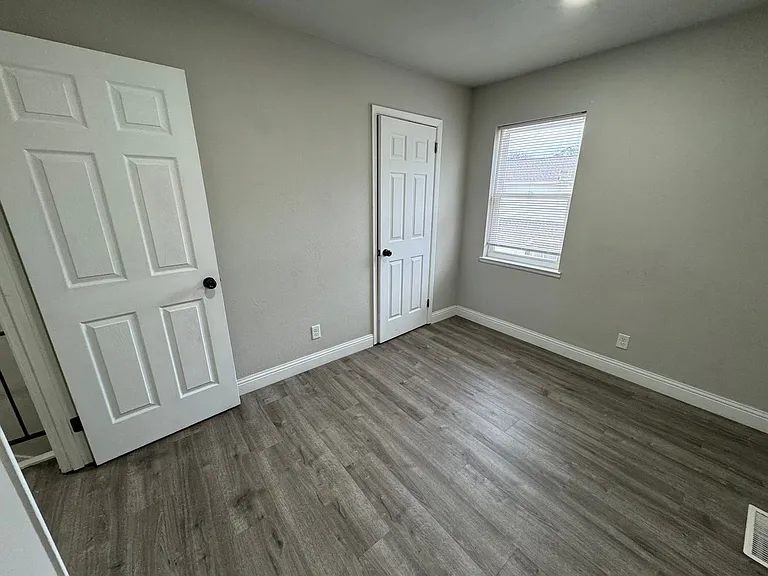 2301 Scott St — Photo 16