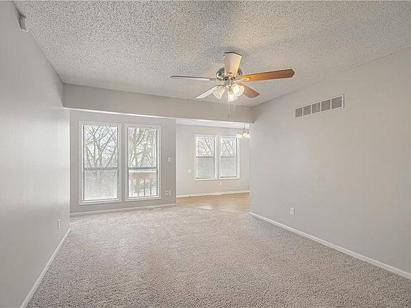 5th image of 626 N Water St