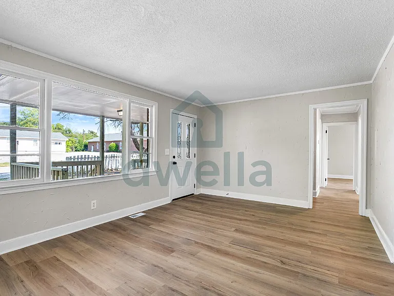1611 Holland St — Photo 6