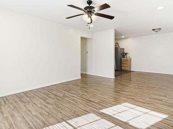 5th image of 1127 N Northwood Avenue #1127 & 1131
