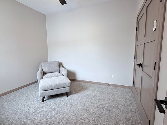 5th image of 1002 S 6th Ave