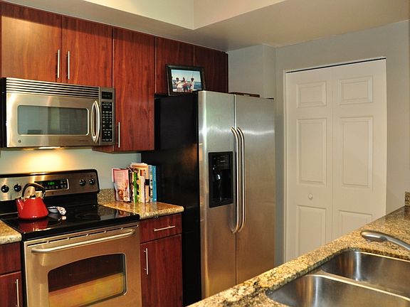 3rd image of 2421 NE 65th St APT 218
