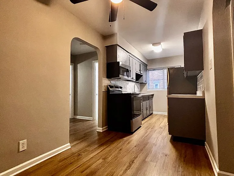 555 Hadley Avenue — Photo 3