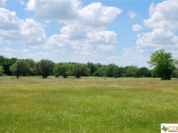 2792 County Road 397, Moulton, TX 77975