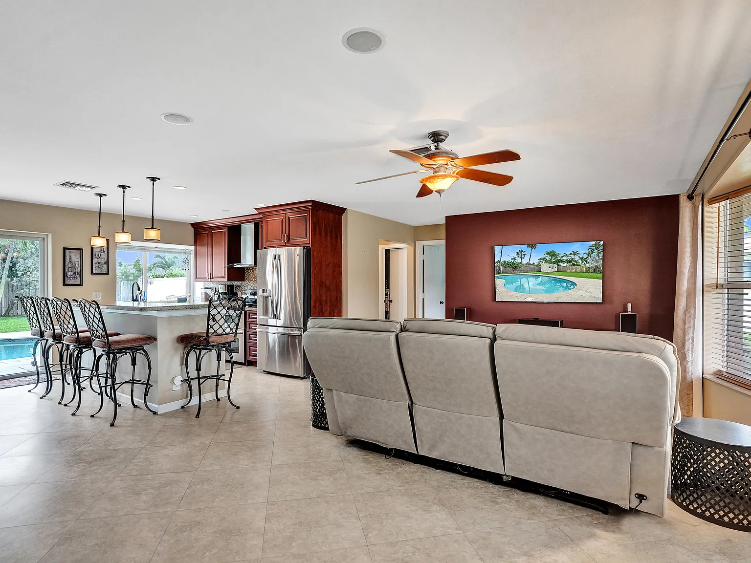 3 bed, 2.0 bath, 1638 sqft, $4,700 — Photo 3
