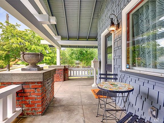It's also a great place to sit and watch the world go by!