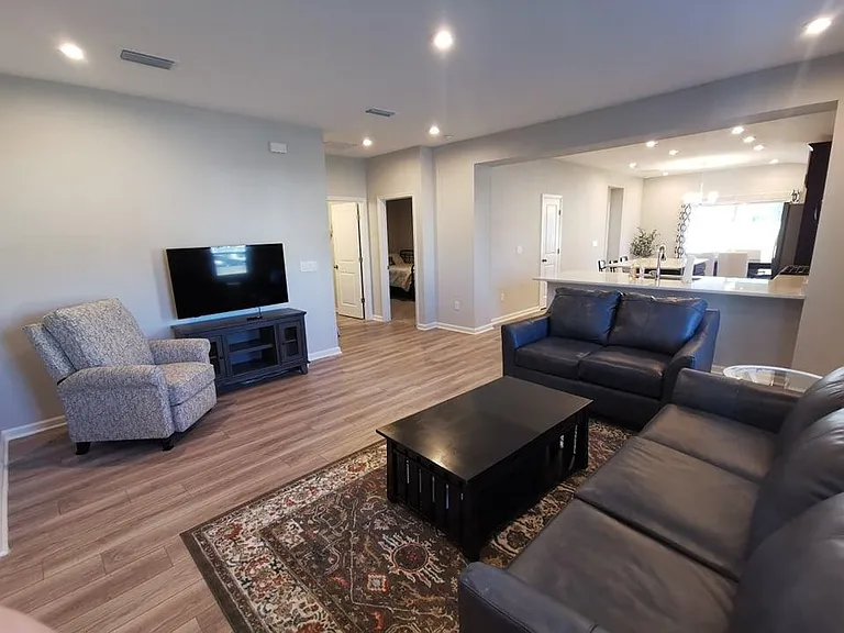 20 Roycroft Pl — Photo 2