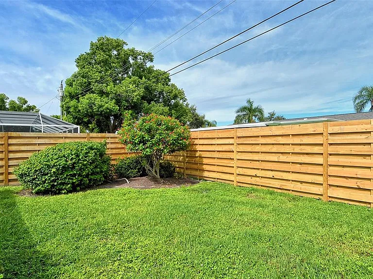 6722 Roxbury Dr — Photo 49