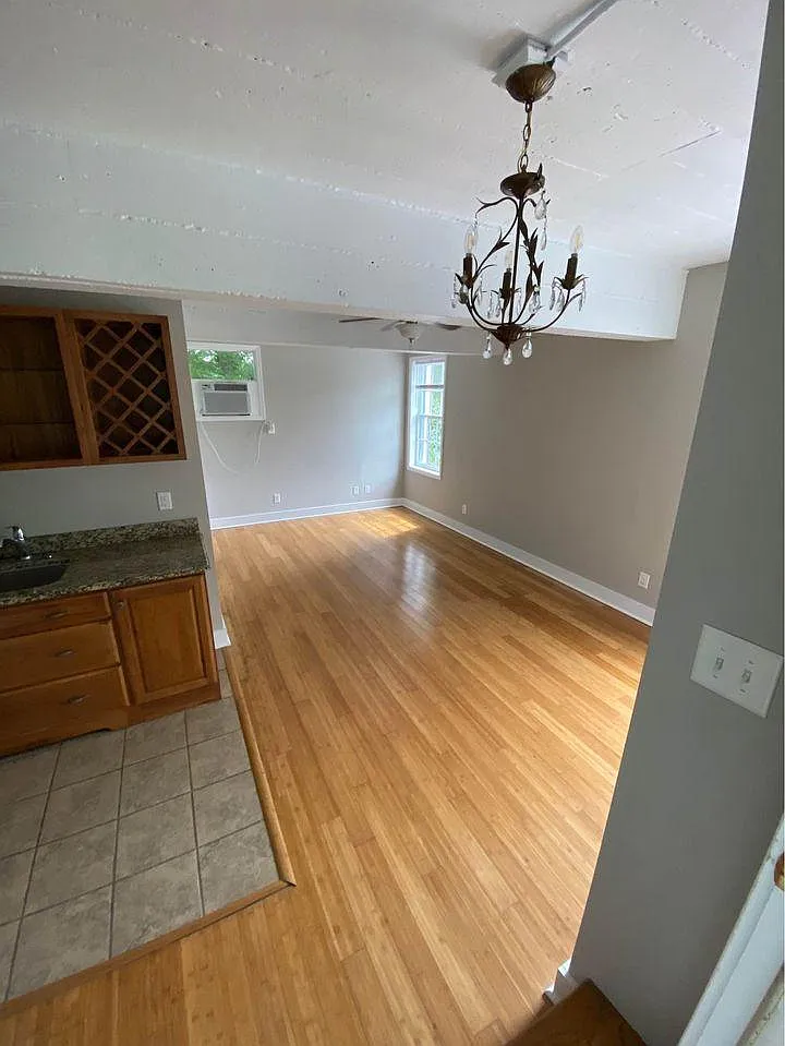 1281 W 4th St — Photo 2