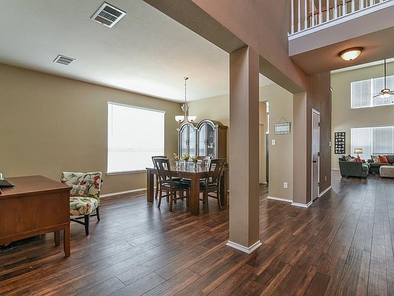 3rd image of 1615 Cowtown Dr