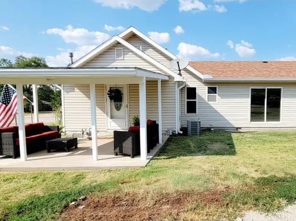 223 W 1st St, Iola, KS 66749