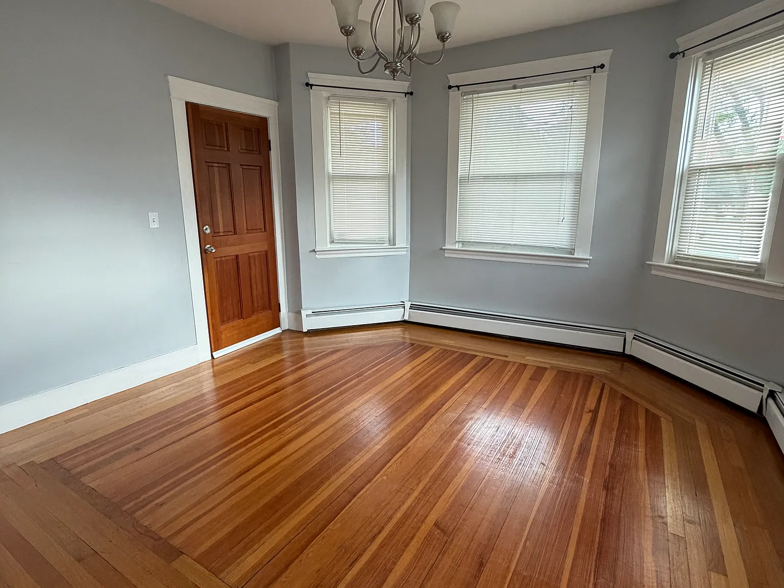 2 bed, 1200 sqft, $2,100 — Photo 4
