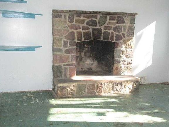 Livingroom fireplace