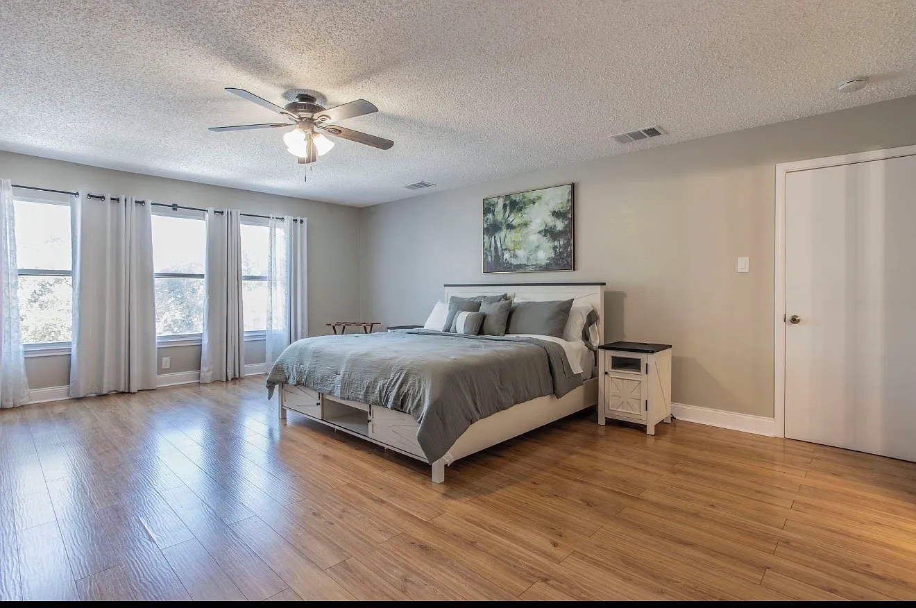 N Hills Village Dr, San Antonio — Photo 4