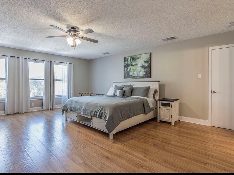 N Hills Village Dr — Photo 4