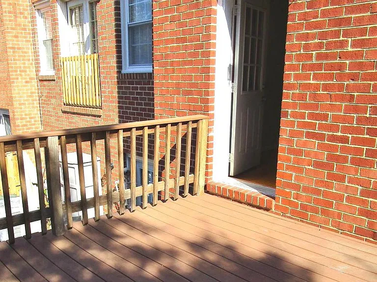 2037 S Glebe Rd — Photo 25